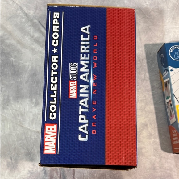 Marvel Captain America Brave New World Box - Blue and Red - Picture 4 of 4